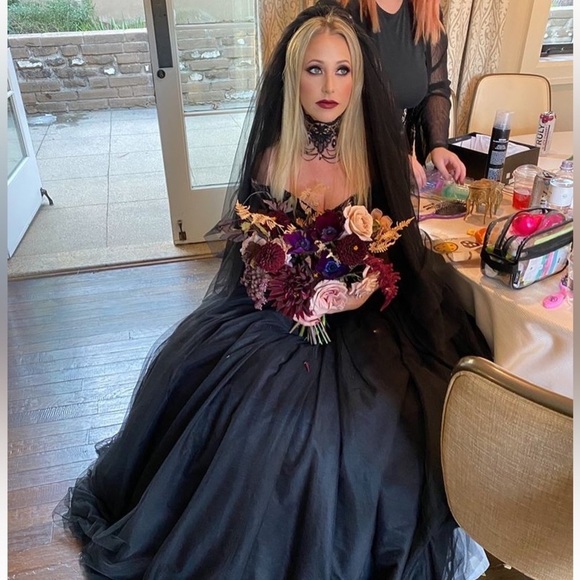 Meet your Posher, Gwen - Picture 2 of 7